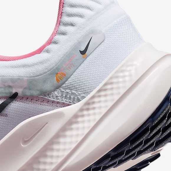 Brand New Nike Quest 5 Premium Women's Road Running Shoes FB6944-100 - Picture 8 of 9